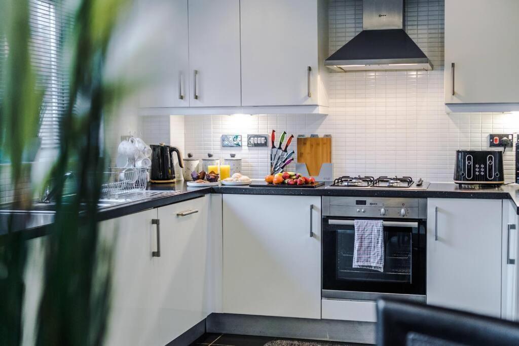 Stylish Townhouse Chester City Centre With Parking Bagian luar foto
