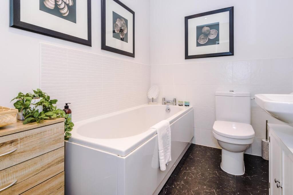 Stylish Townhouse Chester City Centre With Parking Bagian luar foto