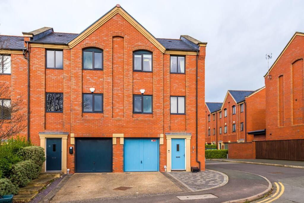 Stylish Townhouse Chester City Centre With Parking Bagian luar foto