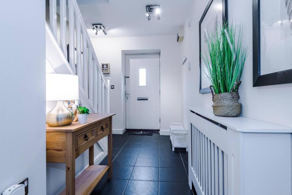 Stylish Townhouse Chester City Centre With Parking Bagian luar foto