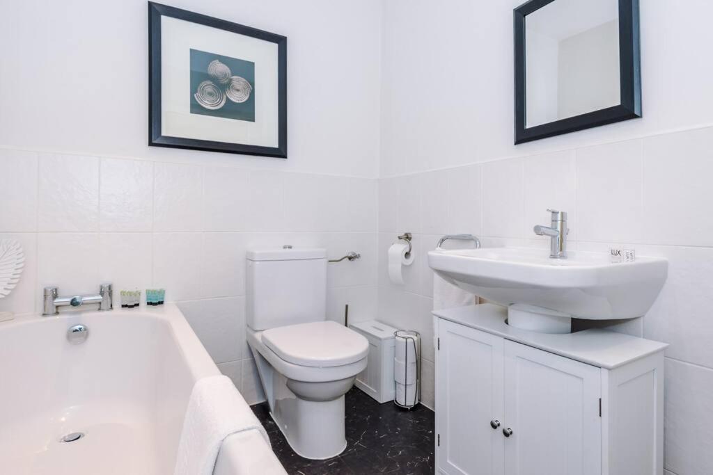 Stylish Townhouse Chester City Centre With Parking Bagian luar foto