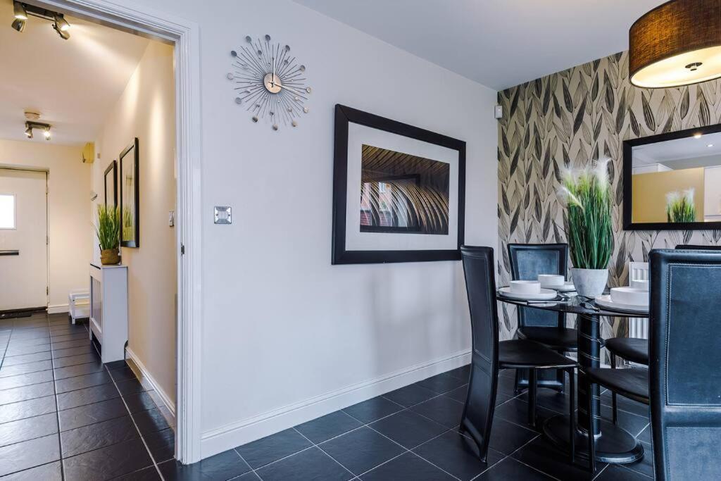 Stylish Townhouse Chester City Centre With Parking Bagian luar foto