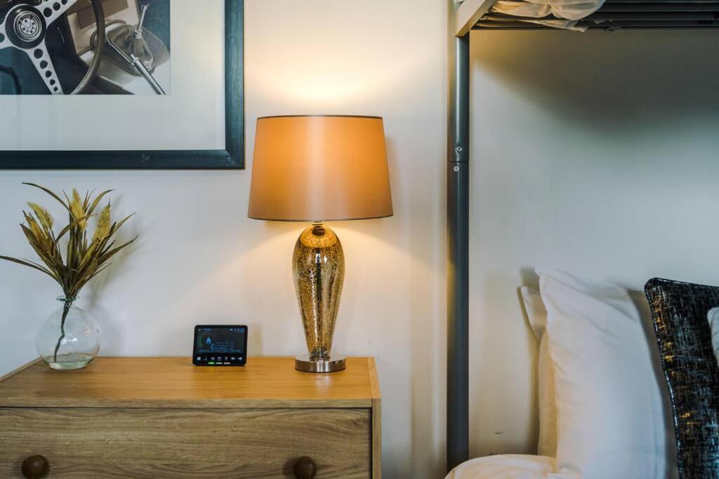 Stylish Townhouse Chester City Centre With Parking Bagian luar foto