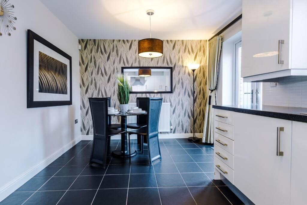 Stylish Townhouse Chester City Centre With Parking Bagian luar foto