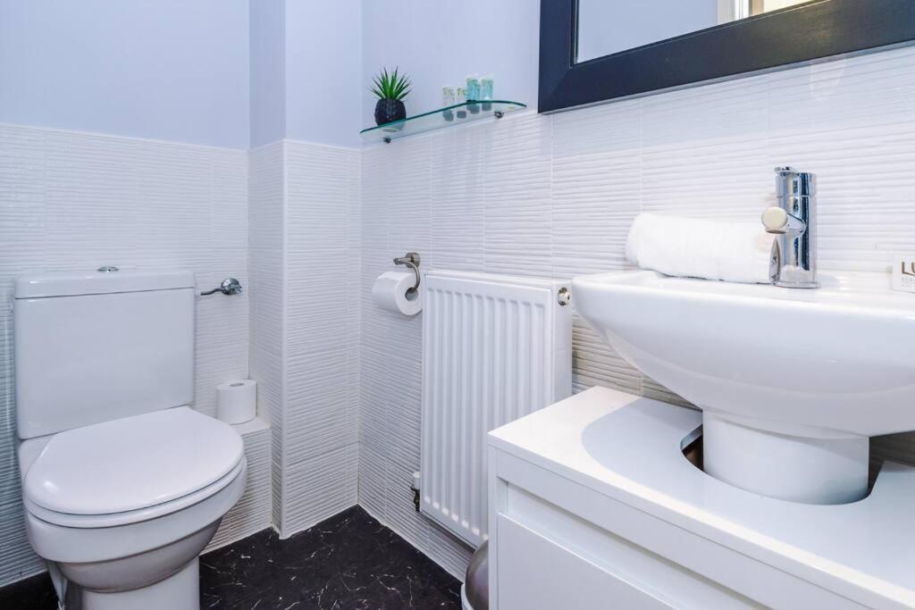Stylish Townhouse Chester City Centre With Parking Bagian luar foto